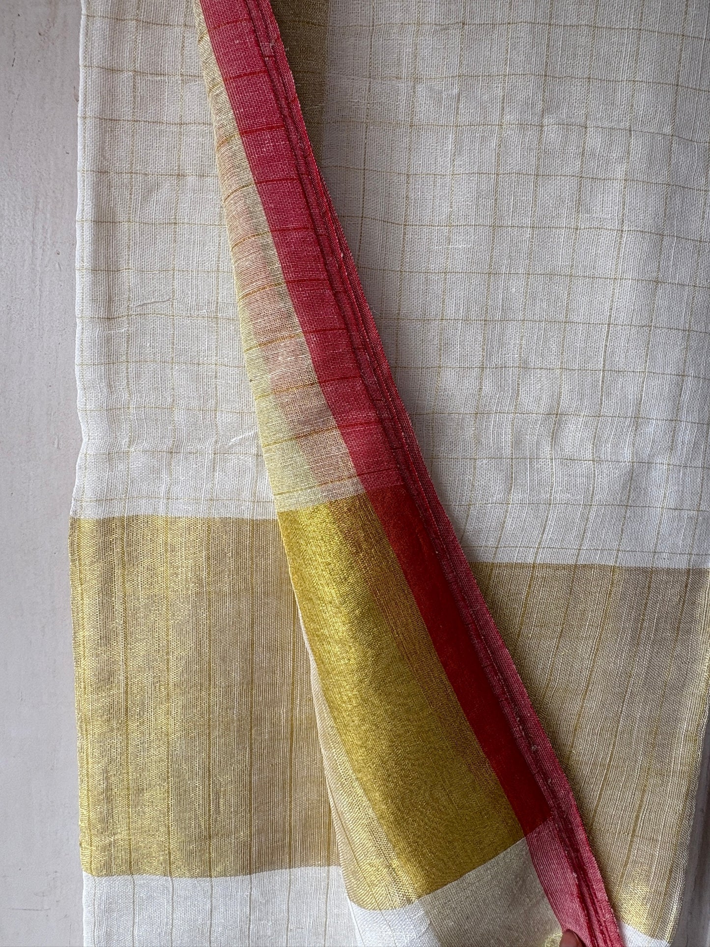 Linen handwoven check saree - white