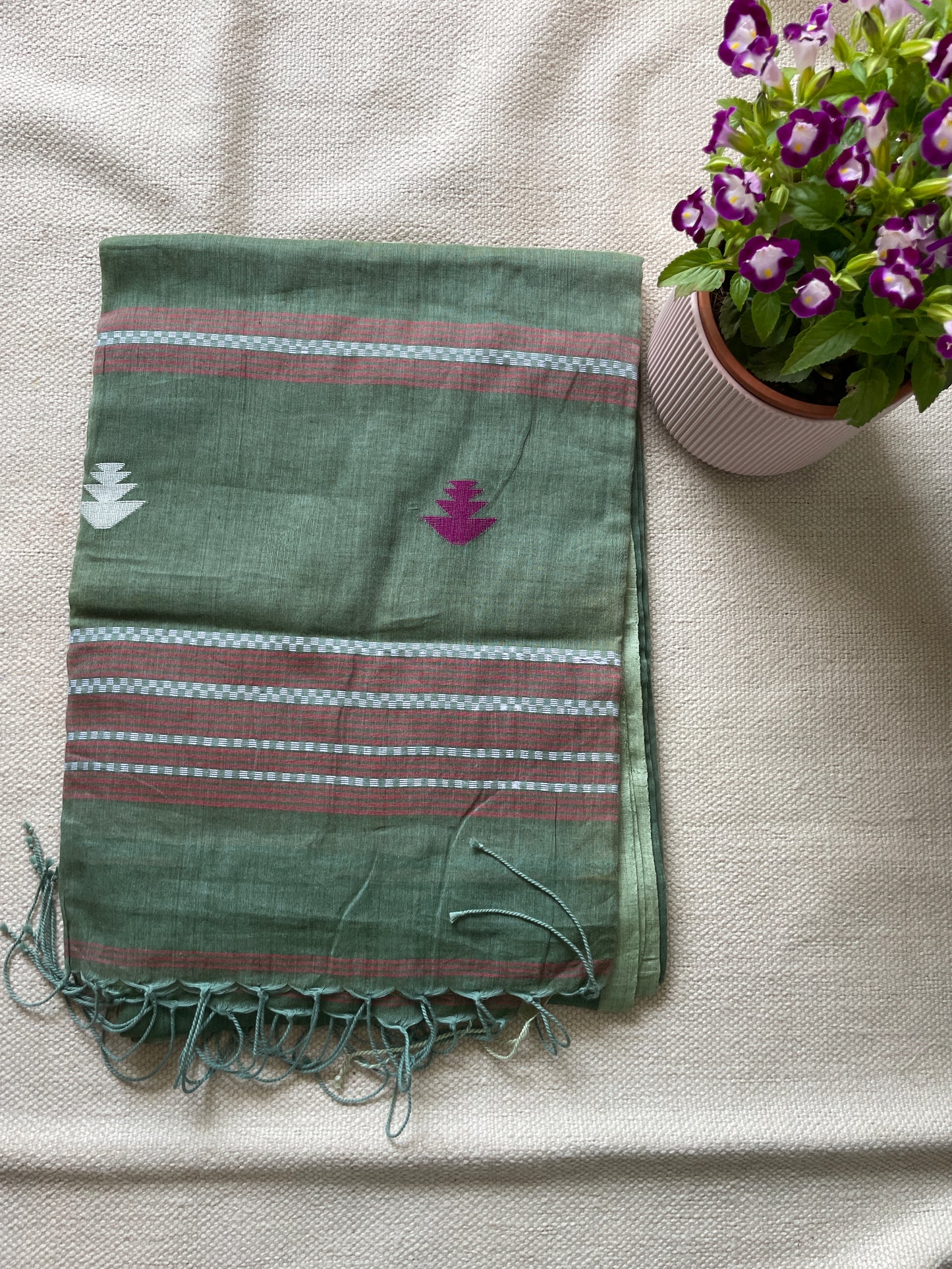 Cotton handwoven jamdani saree