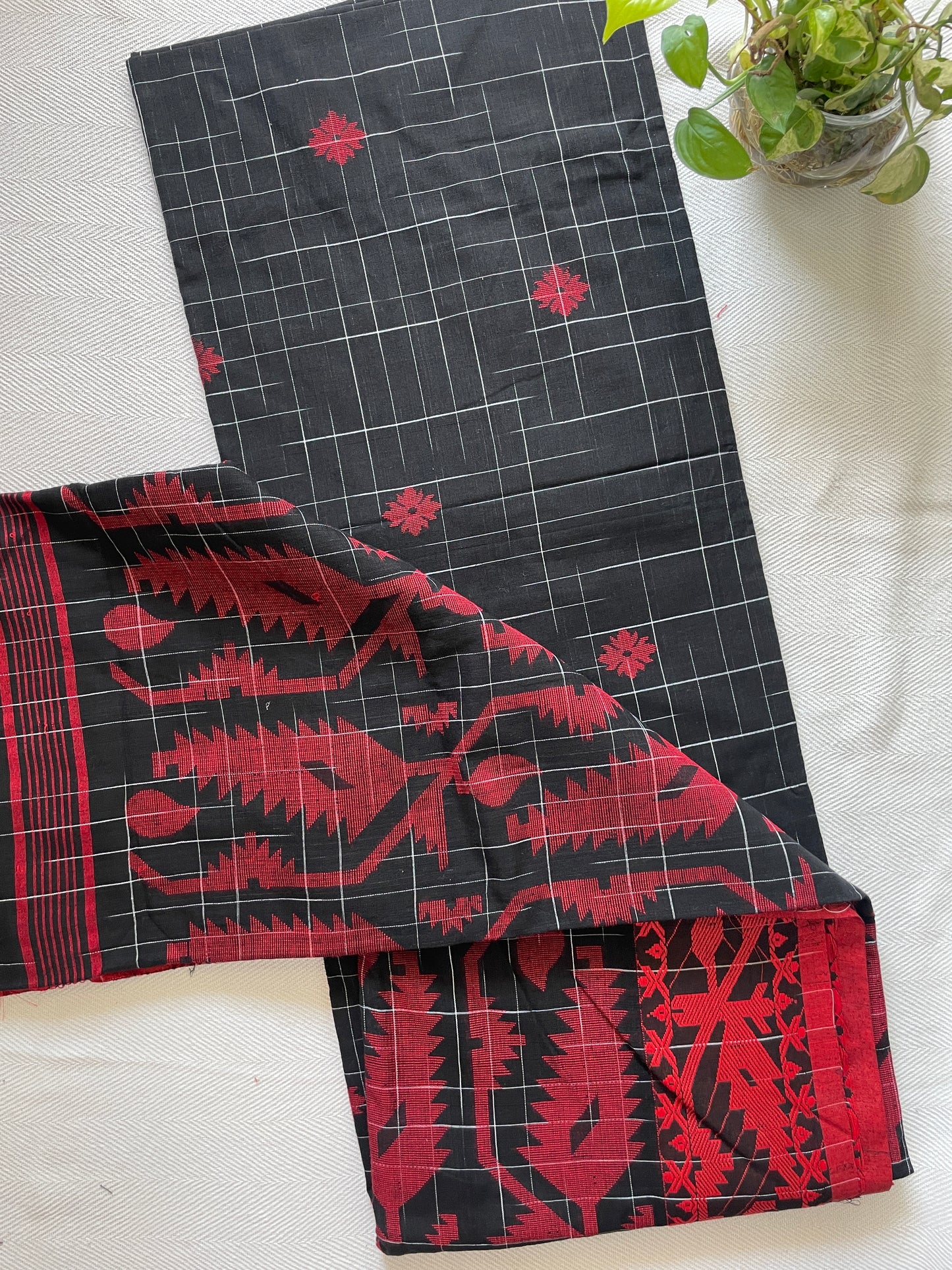 Khadi cotton Jamdani saree - Black Red