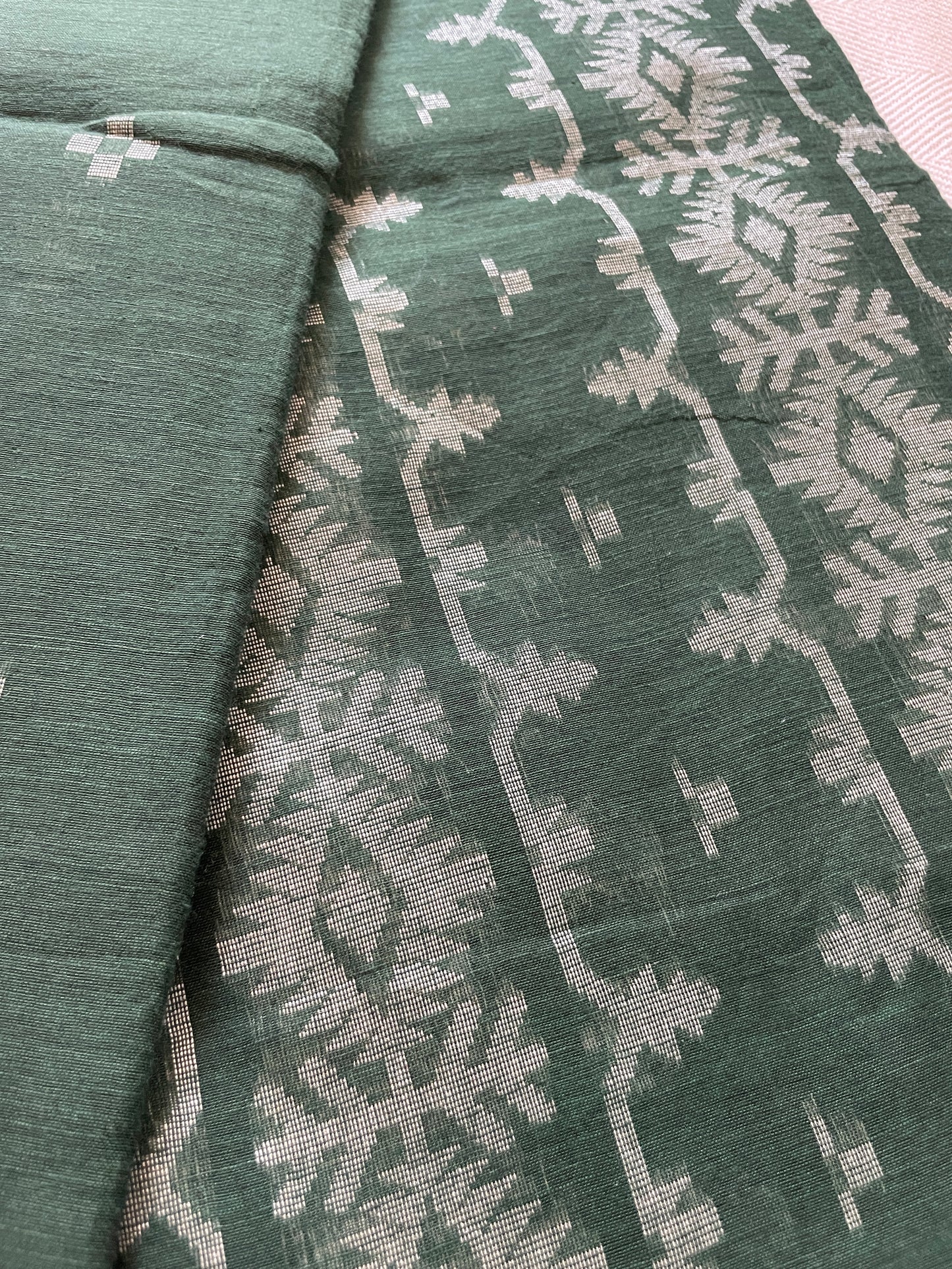 Handwoven pure cotton Jamdani saree - Green