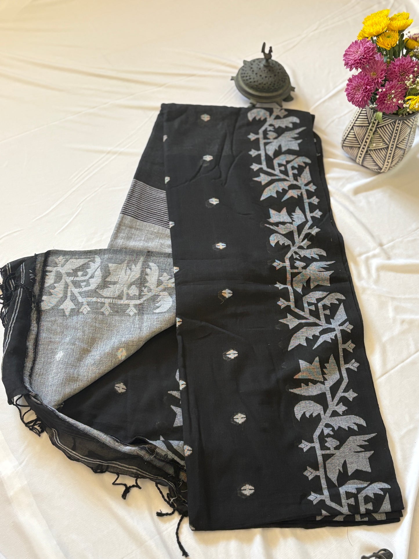 Handwoven soft cotton Jamdani saree - Black