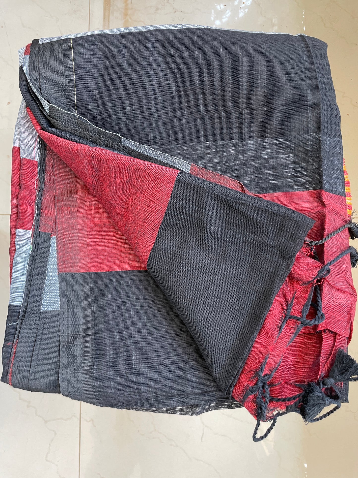 Handloom cotton saree - Black Red
