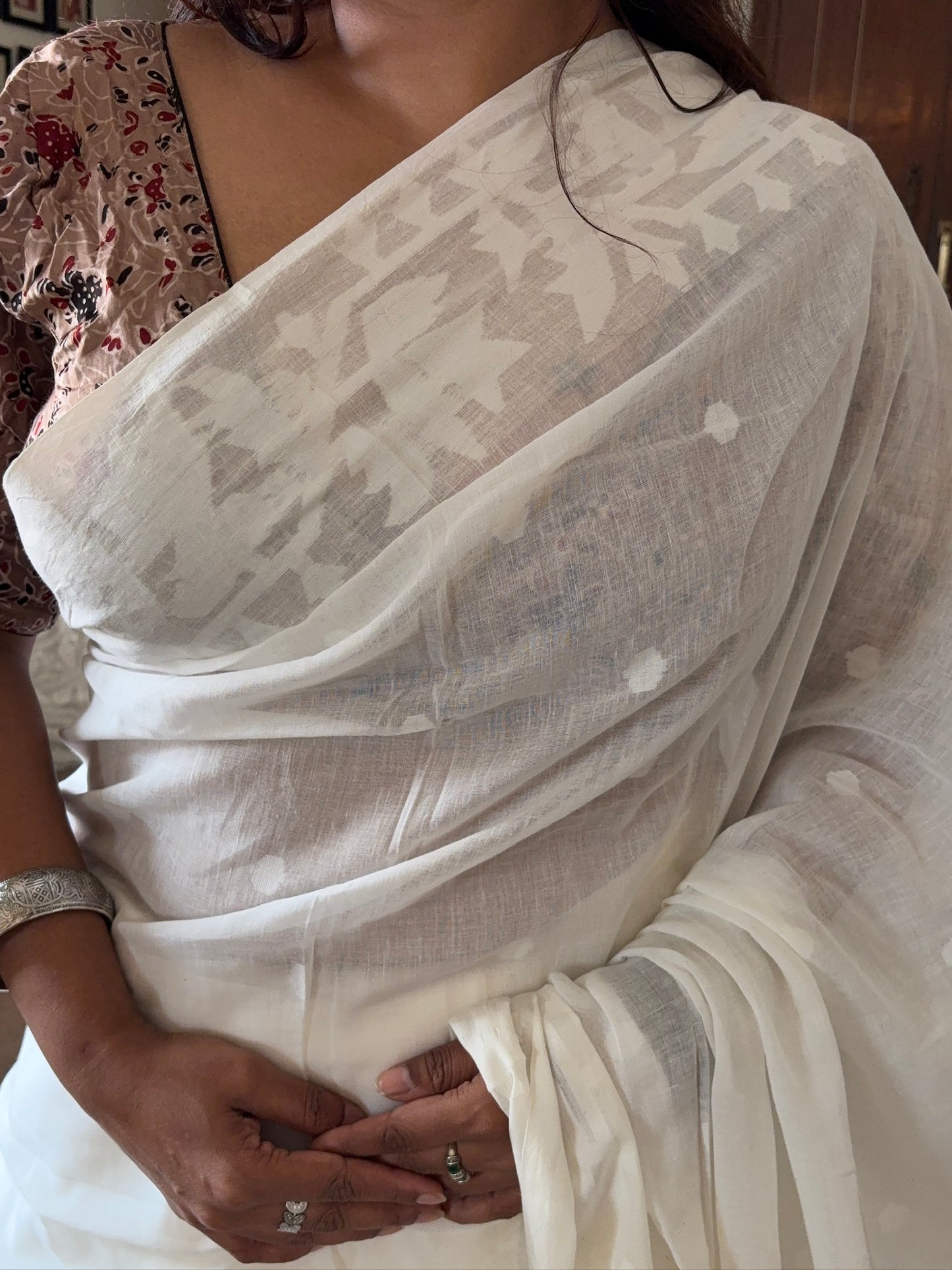 Handwoven soft cotton Jamdani saree - White