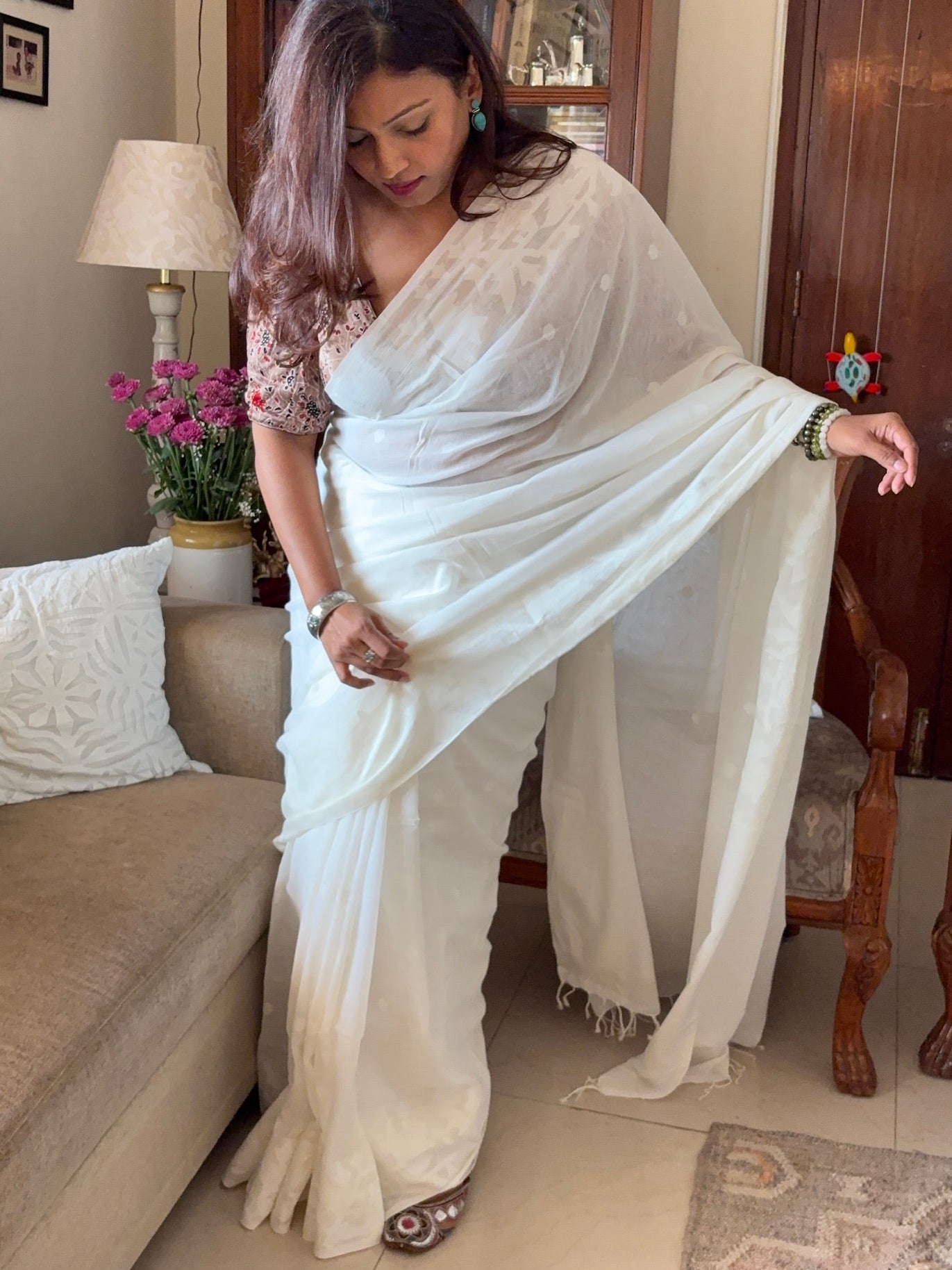 Handwoven soft cotton Jamdani saree - White