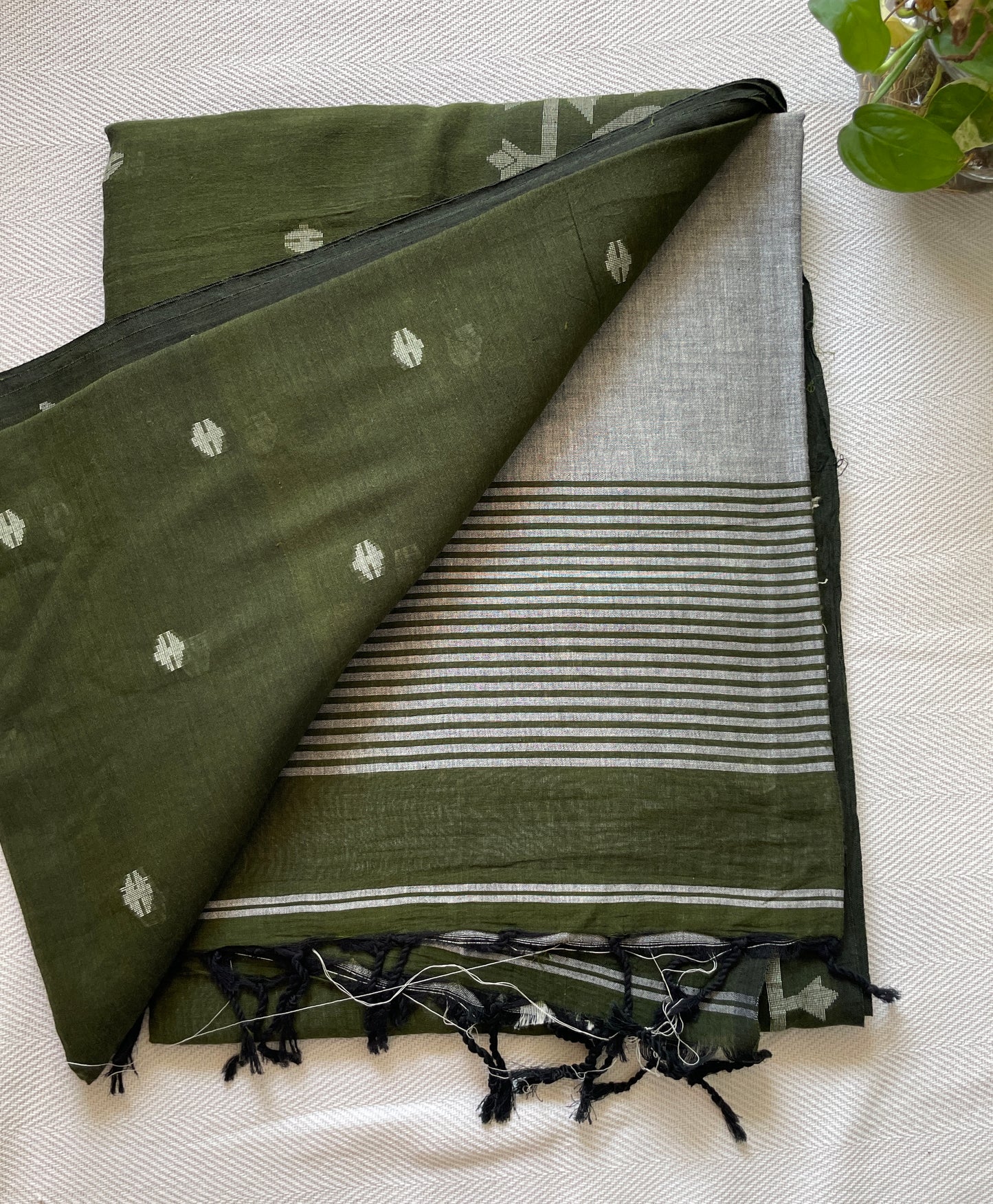 Handwoven soft cotton Jamdani saree - Green