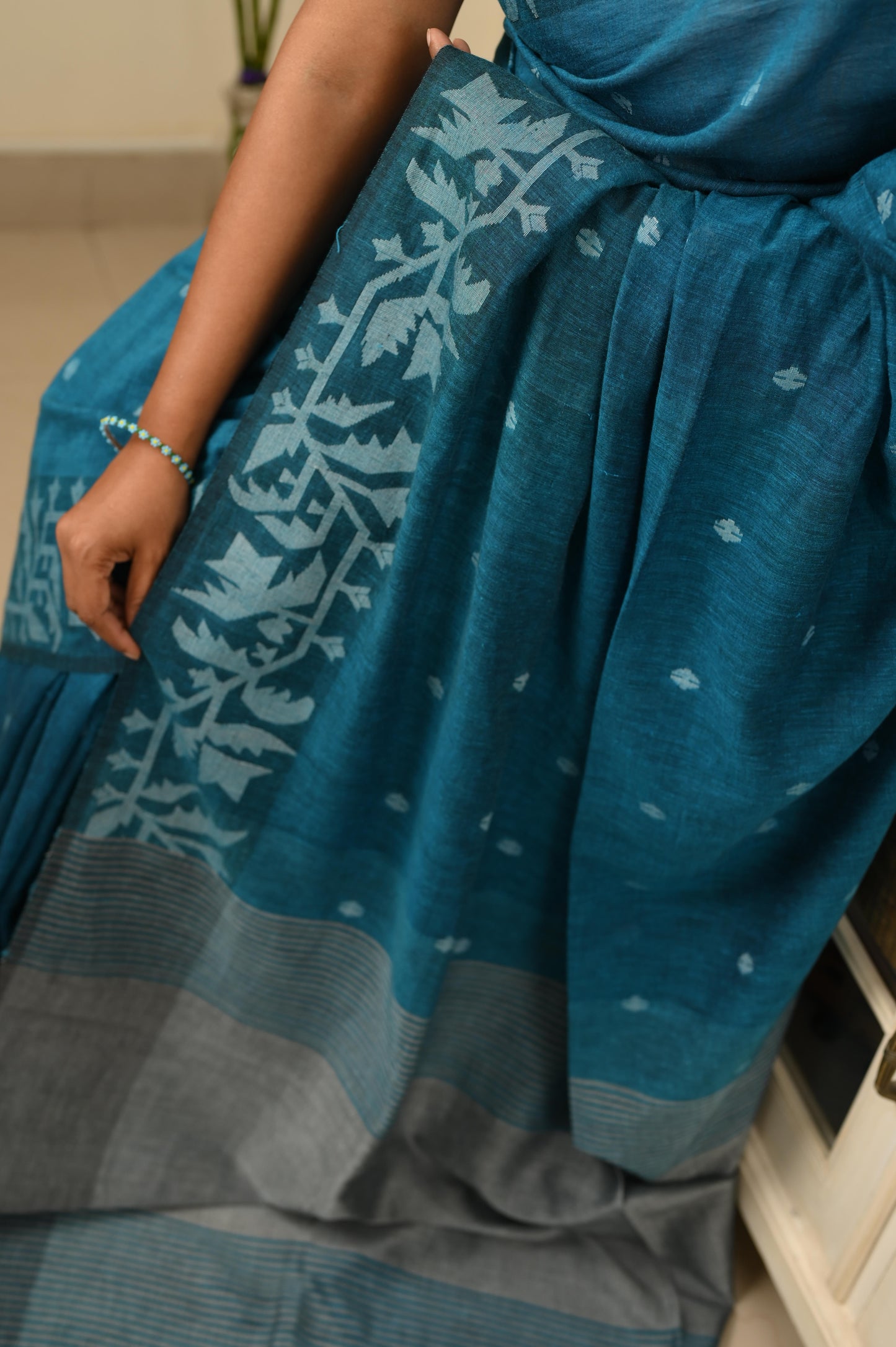 Handwoven soft cotton Jamdani saree - Blue