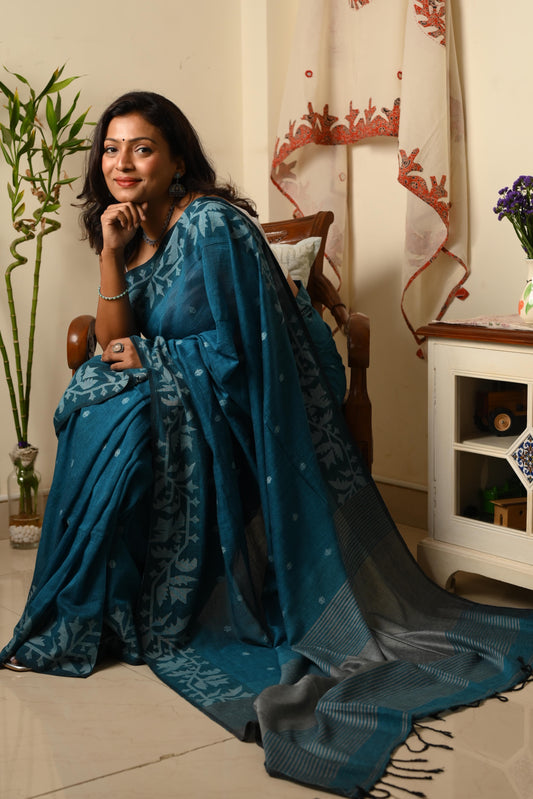 Handwoven soft cotton Jamdani saree - Blue