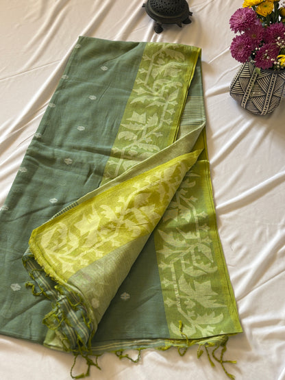 Handwoven soft cotton Jamdani saree - light Green