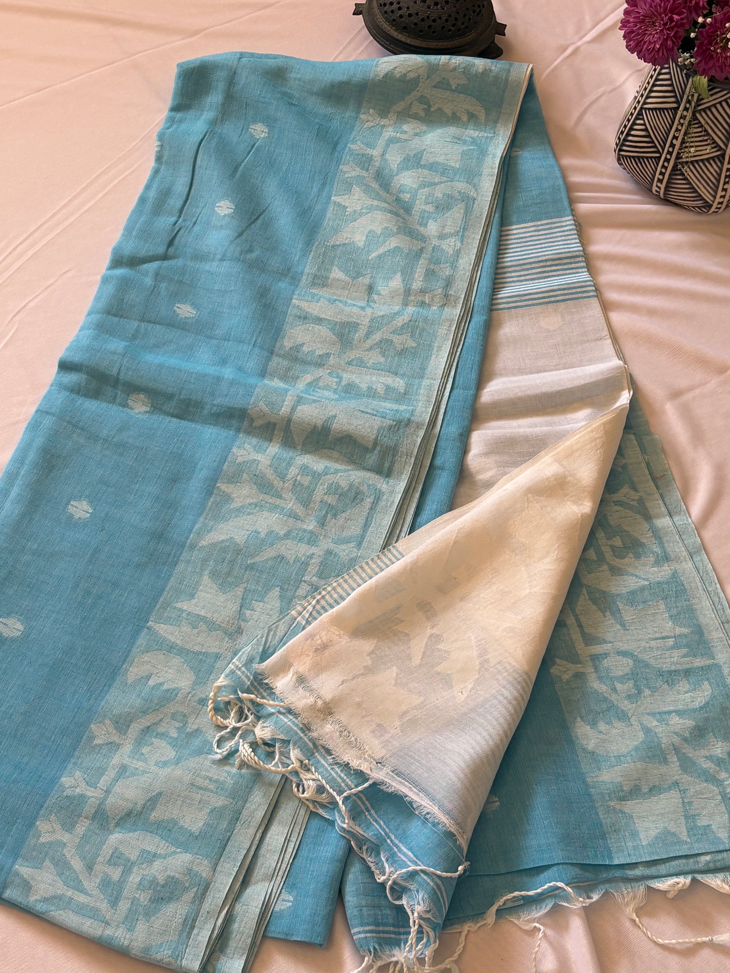 Handloom soft cotton Jamdani saree - Light blue
