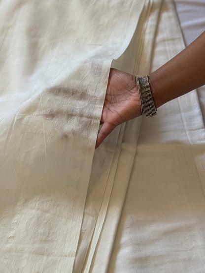 Handwoven soft cotton Jamdani saree - White
