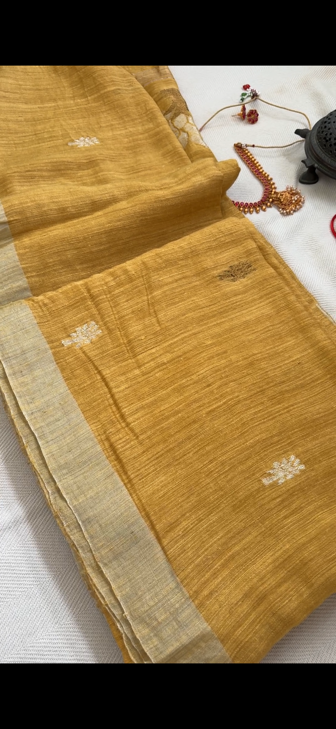 Handwoven pure Matka silk Jamdani saree - yellow Tree