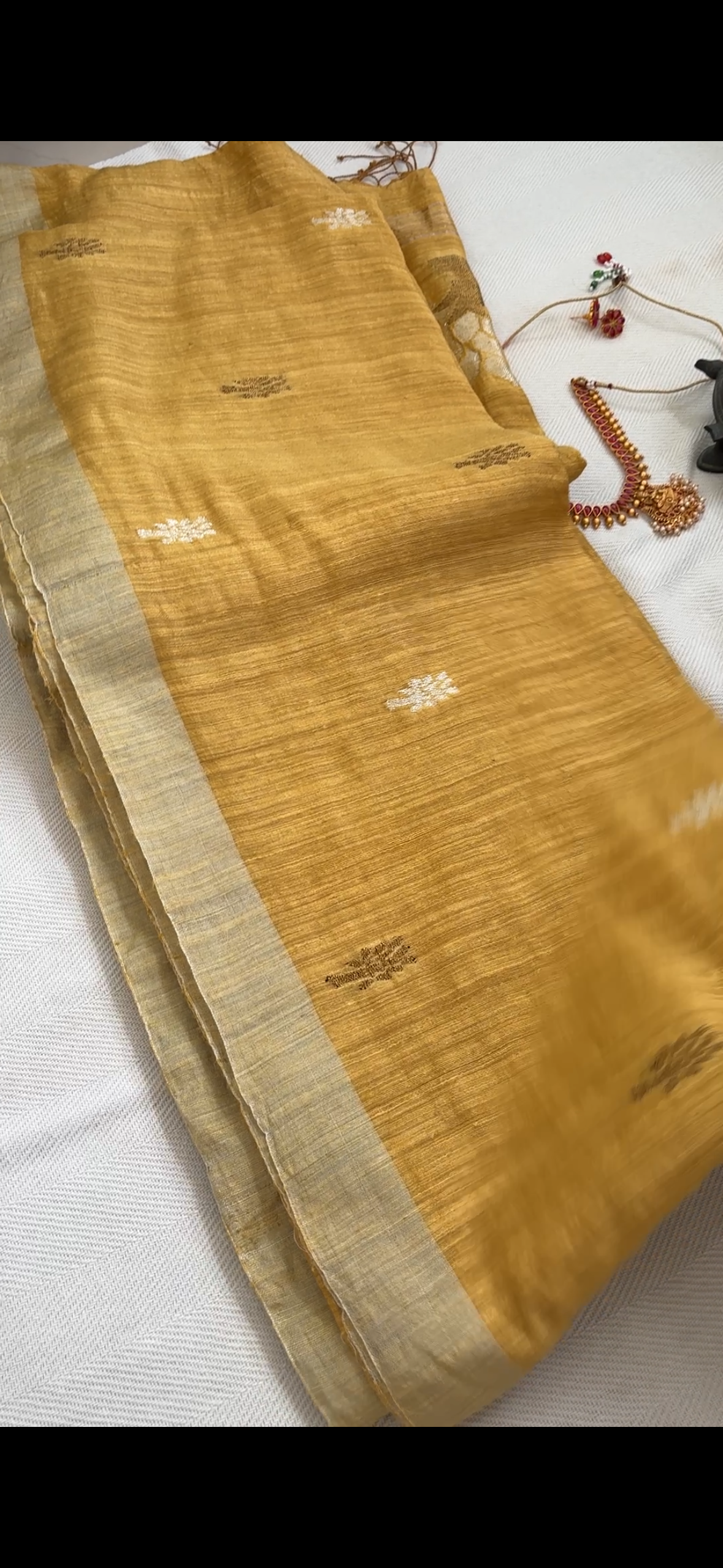 Handwoven pure Matka silk Jamdani saree - yellow Tree